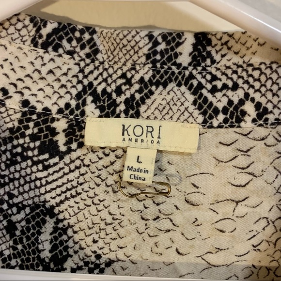 Kori Women’s Snake Print Button Down Blouse Top - Picture 4 of 4
